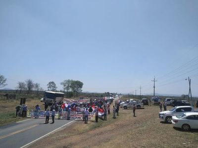 Con cierre de ruta exigen distritación de la Colonia César Barrientos de Ybycuí