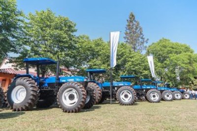 Gobierno entrega modernas maquinarias agrícolas a productores de sésamo