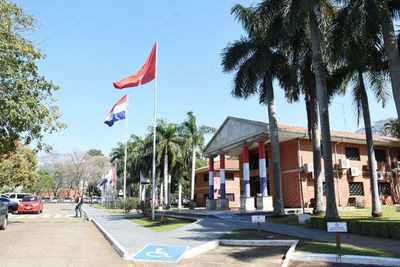 Levantan paro total en la UNA