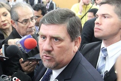 Miles de funcionarios frente al cajero, sin poder cobrar: la pesadilla a punto de hacerse realidad, advierte Llano