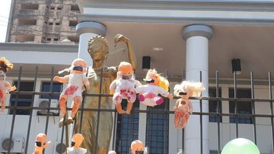 Suspenden a jueces de Paraguarí y a fiscala por liberación de expolicía abusador