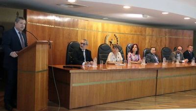 Tratan libertad de expresión, información y transparencia