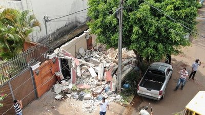 Comuna esteña derriba garita frente a la vivienda de Javier Zacarías Irún