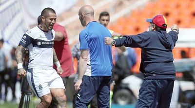 Doblete de Ayala y festejo de Maradona