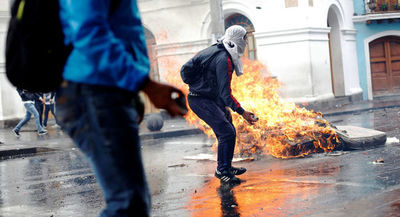 Moreno decreta toque de queda en zonas estratégicas de Ecuador por protestas