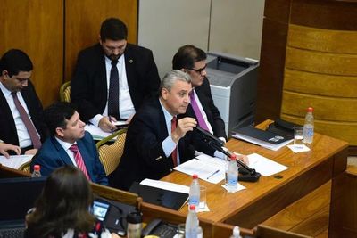 Villamayor llena respuestas de cifras y se desliga del caso “Samura”