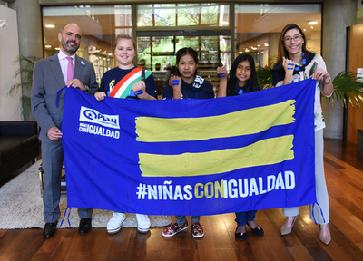 Por un día, embajada de Italia y el BID cedieron el poder a las niñas