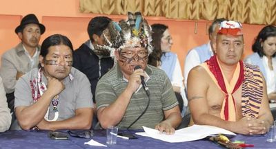 Gobierno ecuatoriano y movimientos indígenas pactan dejar sin efecto decreto