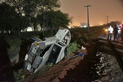 Aparatoso vuelco en ramal Ypané