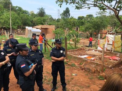 Desalojan a ocupantes de plaza en CDE