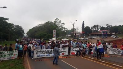 Unos 1.200 productores cierran ruta