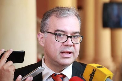 Ullón perderá su banca como concejal si no se presenta a la Junta de Asunción