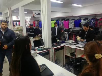Ocho fiscales realizan allanamientos simultáneos por presunta evasión al fisco de más de G. 12.500 millones