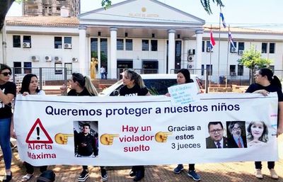 Manifestantes seguirán escrachando a pesar de prohibición