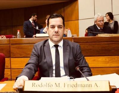 En nombre de la paz, Rodolfo Friedmann está dispuesto a sacrificarse