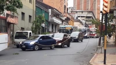 Cable suelto en una calle capitalina