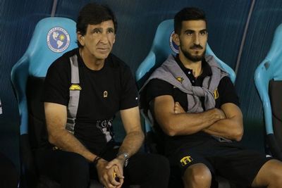 Costas rechazó ofertas