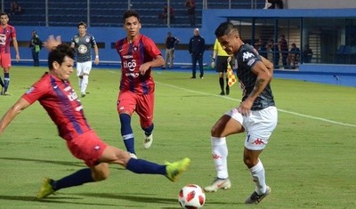 Con Bernay en el banco, Cerro Porteño recibe a San Lorenzo en Sajonia