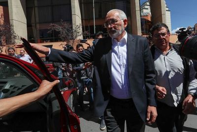 Se inicia conteo oficial en Bolivia con mínima ventaja para opositor