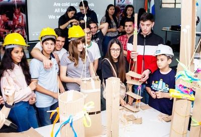 Competencia de robótica para 250 estudiantes