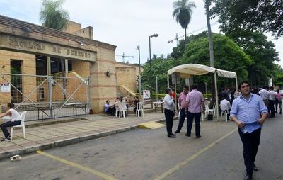 Fiscalía citó a alumnos por un caso de acoso sexual de docente en Derecho UNA
