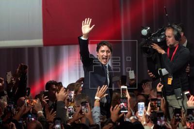 Trudeau gana las elecciones en Canadá, pero pierde la mayoría y el voto popular