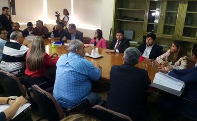 Huelga Guardiacárceles: Viceministra rechazó acusaciones y dice que se ofrecieron alternativas