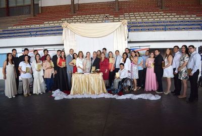 Parejas creen en el matrimonio