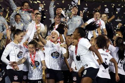 Corinthians alza la Libertadores y Cerro queda cuarto