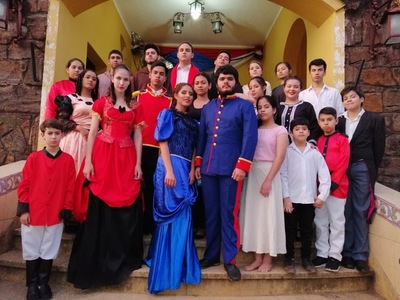 La Noche de Teatro cierra el mes cultural del Festival de la Raza en Villarrica