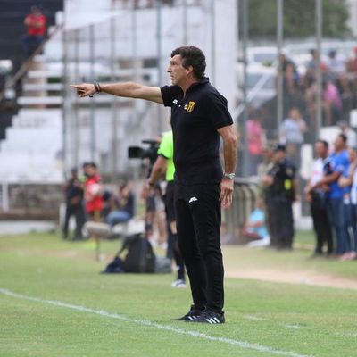 Costas apunta a “recuperar la memoria”