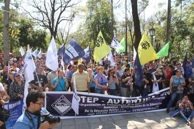 HC acompañaría reajuste salarial docente desde enero del 2020, según diputado