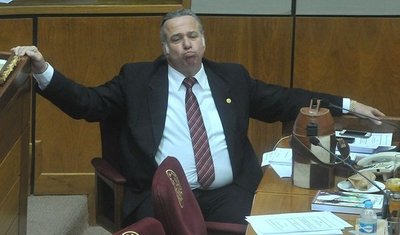 González Daher obtiene permiso para trabajar