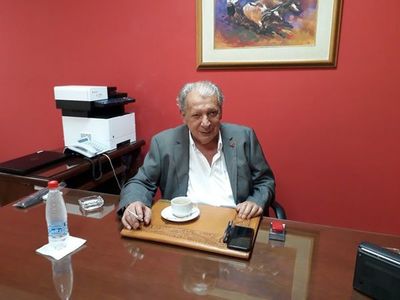 Calé: “Somos tan chismosos que no necesitamos servicio de espionaje”