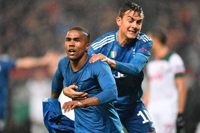 Douglas Costa clasifica a la Juve in extremis