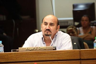 Ortíz: "Sería una pesadilla que Efraín siguiera soñando con ser presidente"