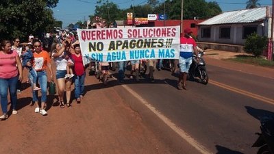 Hartos de estar sin luz ni agua, arroyenses cerraron la ruta