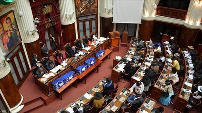 Incógnita sobre la sucesión en Bolivia. Crece la incertidumbre tras las renuncias verbales
