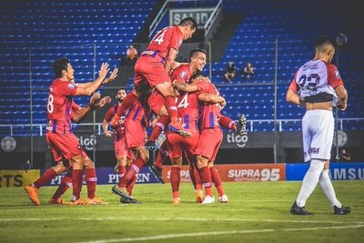 El argentino Churín y Haedo, con dobletes en goleada del Cerro en Paraguay