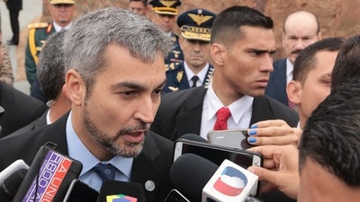 “Yo rezo por Bolivia”, afirma Mario Abdo