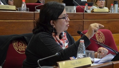 Esperanza Martínez: “Evo renunció porque lo iban a matar”