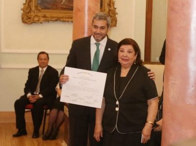 Maribel Barreto recibió el Premio Nacional de Literatura