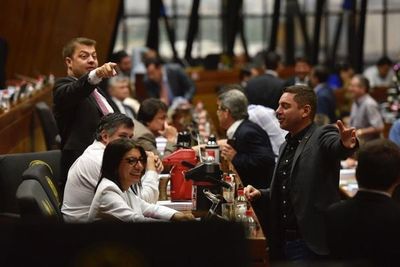 Aprueban aumento salarial del 16% para docentes desde abril de 2020