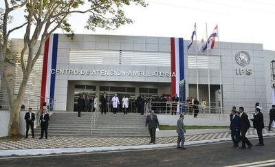 Senador denuncia sobreprecio en compra de medicamentos en IPS