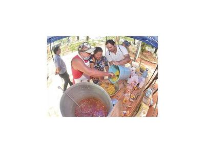 Fortalecen la huelga con olla popular en Comuna lambareña