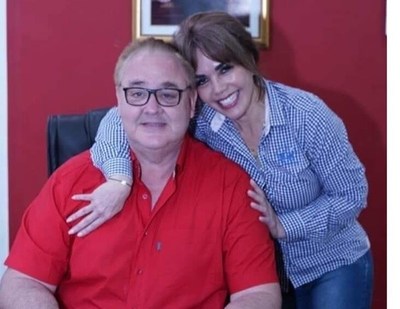 Denunció la desaparición de su esposo gobernador; éste aparece que dice: “no pasó absolutamente nada”