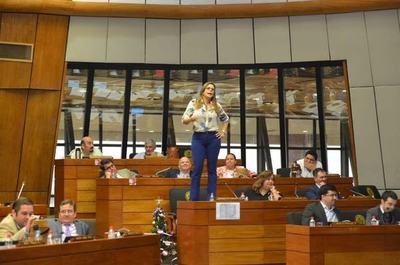 "Vivimos en una sociedad machista, cuesta el doble que se escuche a una mujer"