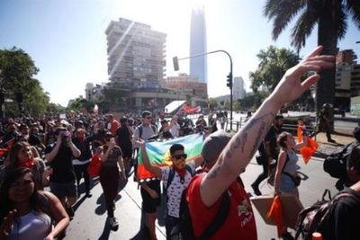 Protestas ponen contra las cuerdas a la debilitada economía de Latinoamérica