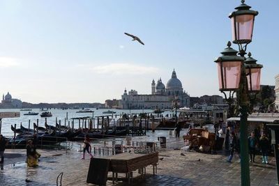 El “ agua alta ” no da tregua a Venecia y se espera subida de 160 centímetros