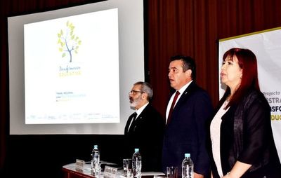 Burocracia es obstáculo para reformar educación, dice Petta